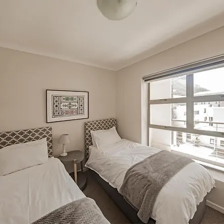 Surferscorner Self Catering Apartments Muizenberg Exterior photo