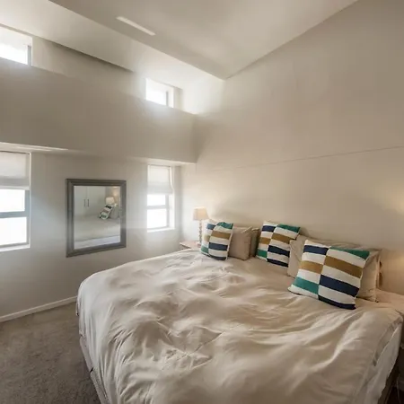 Surferscorner Self Catering Apartments Muizenberg Exterior photo