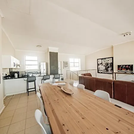 Surferscorner Self Catering Apartments Muizenberg Exterior photo