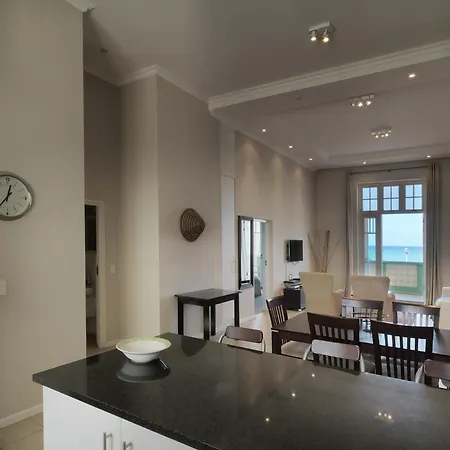 Surferscorner Self Catering Apartments Muizenberg Exterior photo