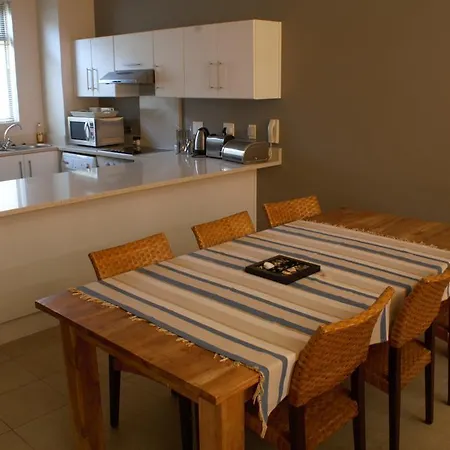 Surferscorner Self Catering Apartments Muizenberg Exterior photo