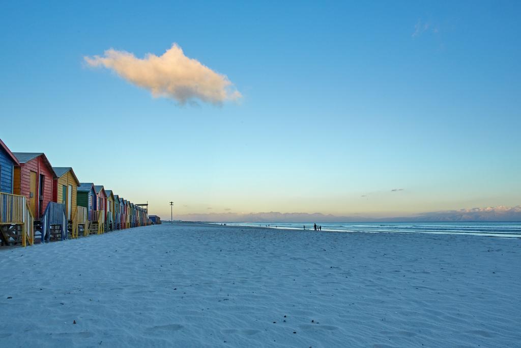 Surferscorner Self Catering Apartment Muizenberg